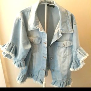 Raw hem ruffled denim short sleeved light washed jacket